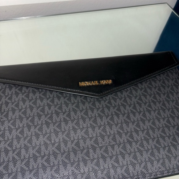 Michael Kors clutch bag - Picture 7 of 7